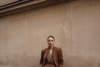 costume pour femme marron