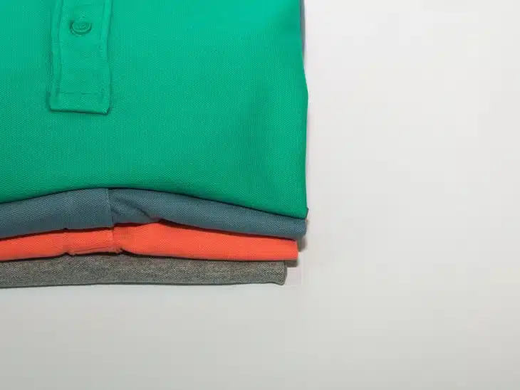 polo de différentes couleurs